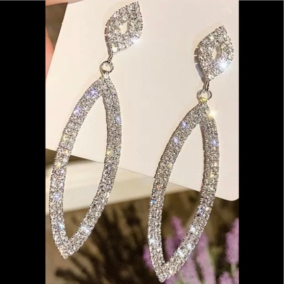 2X$39 ABSOLUTELY GORGEOUS TO WEAR WITH YOUR SEASON OUTFITS - Picture 4 of 5